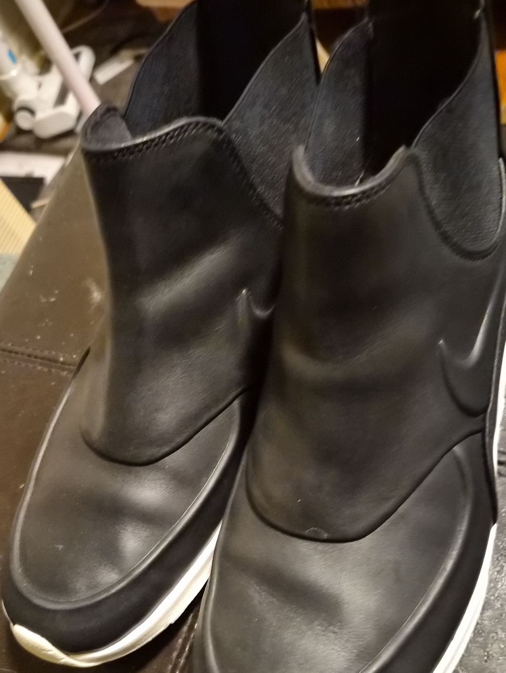Women's 9.5, Mens 8.0 Black Slip-On Leather Sneakers